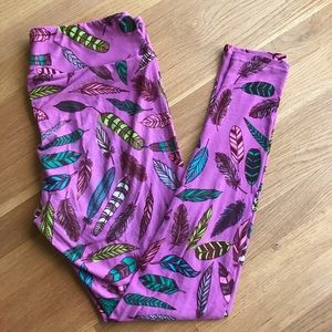 LuLaRoe Tall/Curvy Leggings Feather Print RARE!